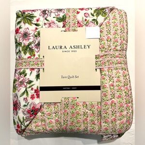 SALE ❤️ Laura Ashley Twin Quilt Set
